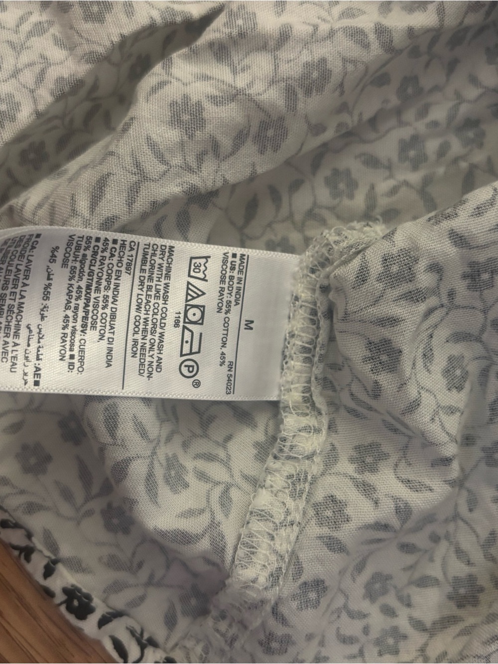 Old Navy Black Floral Puff-Sleeve Blouse Size Medium - Picture 5 of 8